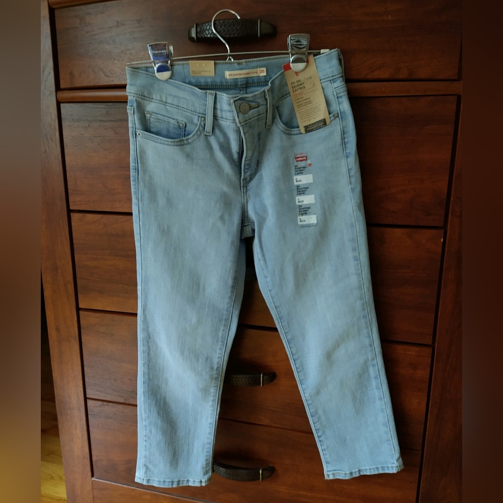 Levi's Capris